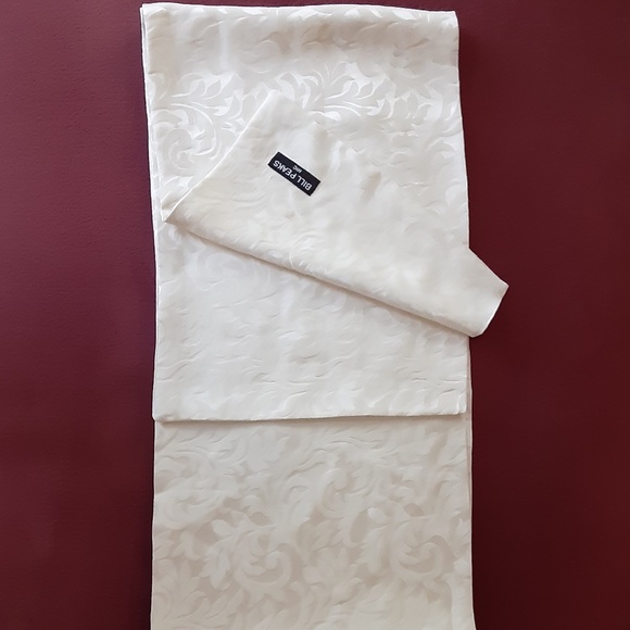 Cream Silk Scarf Designer Bill Peaks NYC - Picture 4 of 5